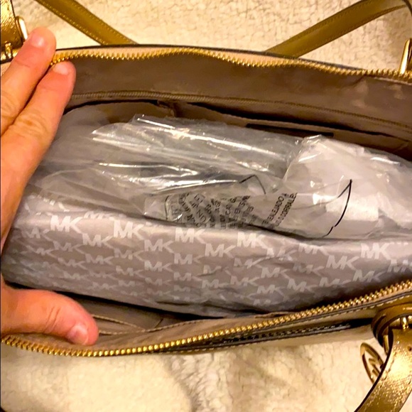 Michael Kors tote - Picture 4 of 7